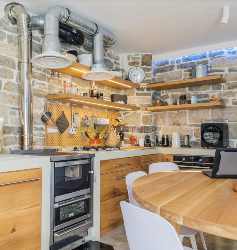 Istra, ekskluzivno posestvo v srcu Grožnjana – popolna zasebnost in edinstvena lega