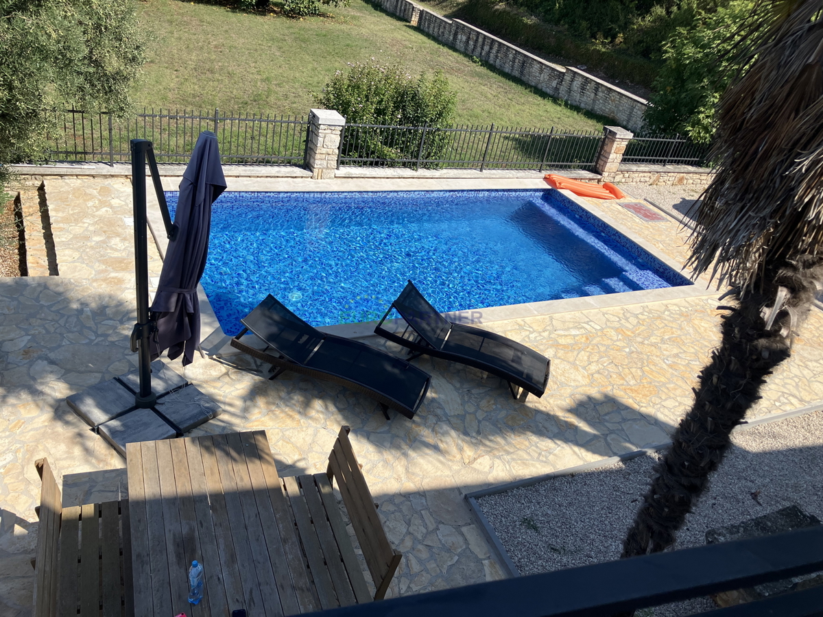 Istra, Tar, prekrasna kamnita hiša s bazenom