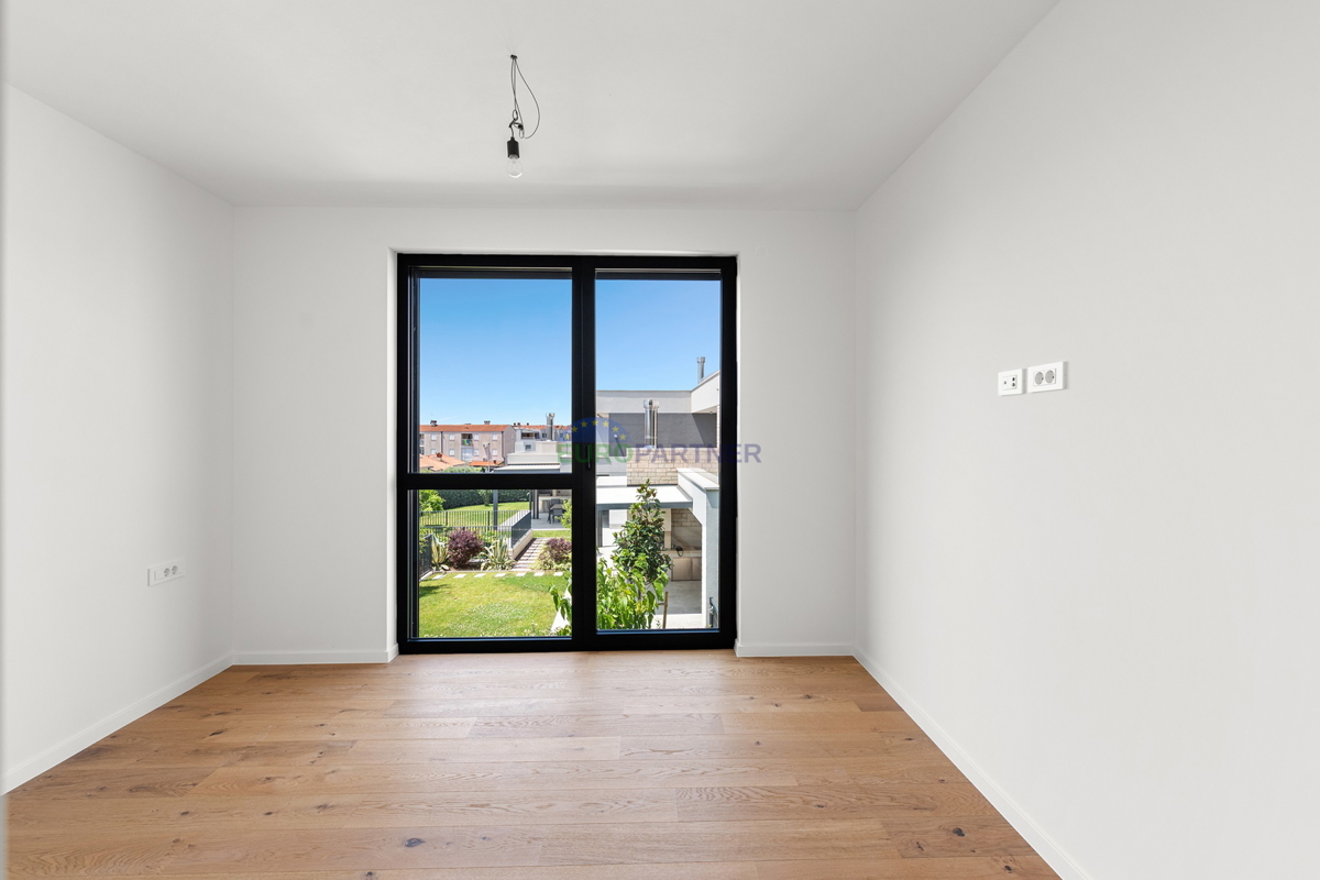 Istra, Novigrad, stanovanje v prvem nadstropju v luksuzni stavbi