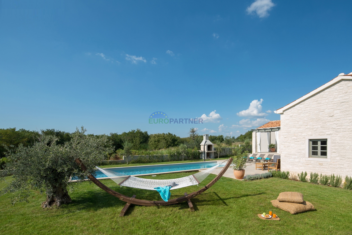 Čudovita mediteranska vila, 12 km od Poreča