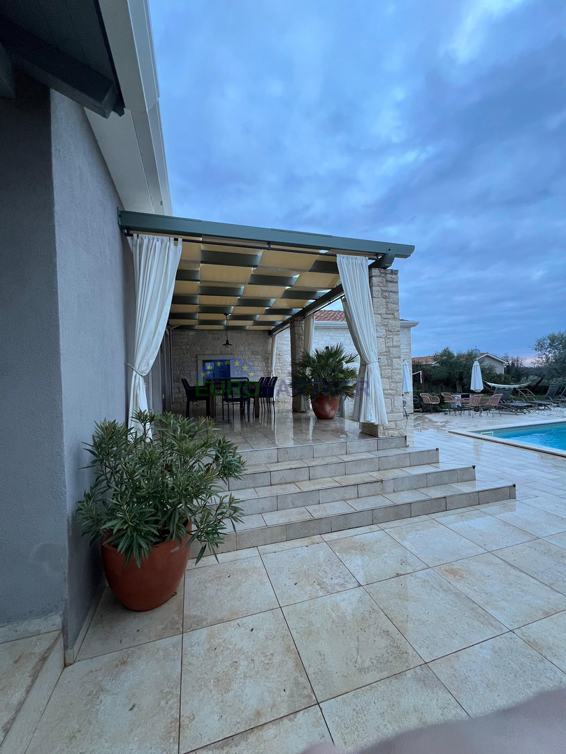 Čudovita mediteranska vila, 12 km od Poreča