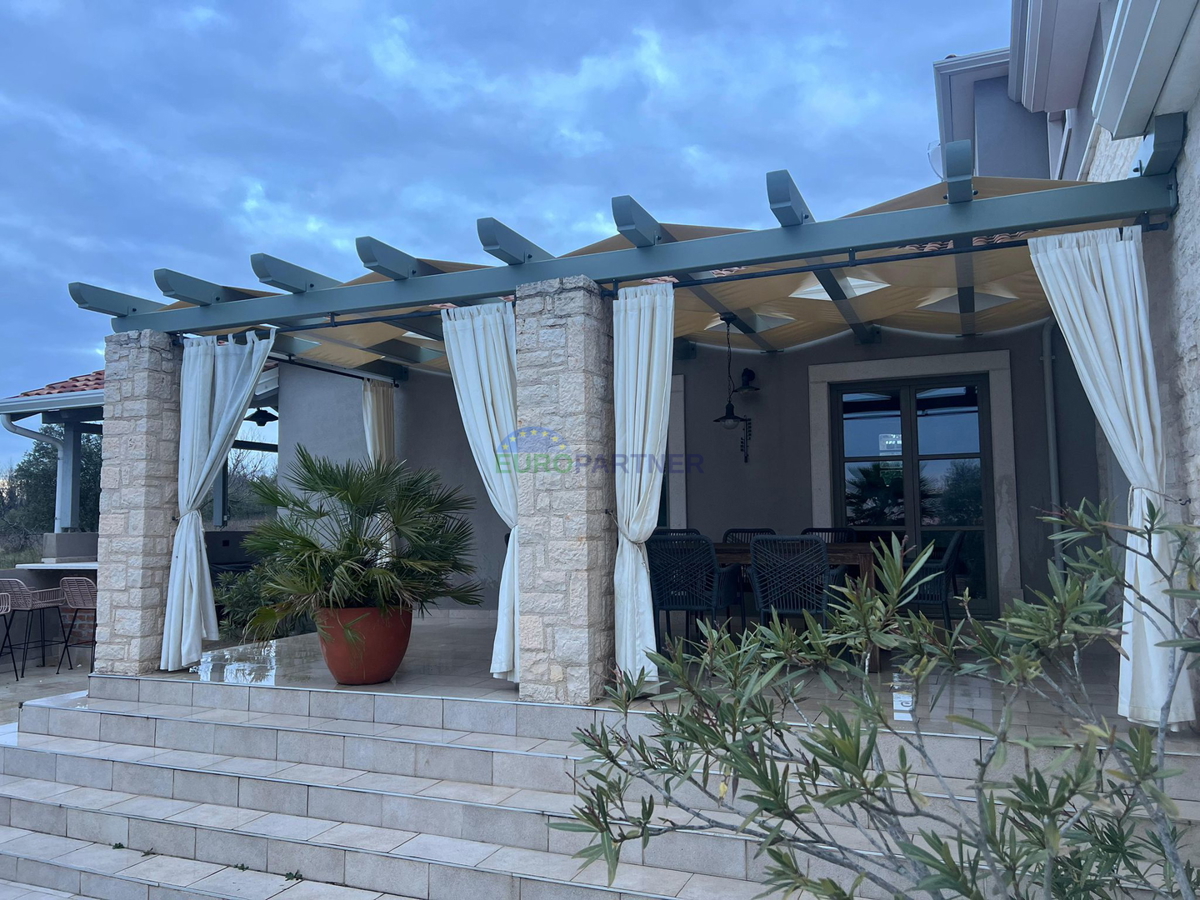 Čudovita mediteranska vila, 12 km od Poreča