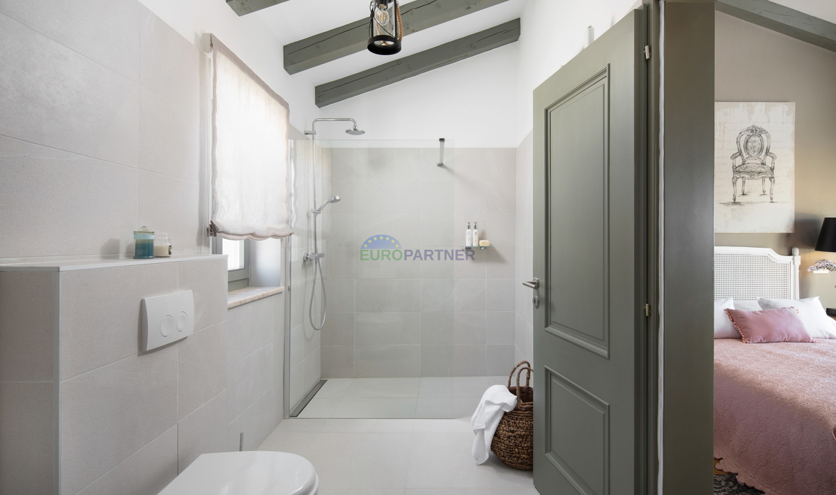 Čudovita mediteranska vila, 12 km od Poreča