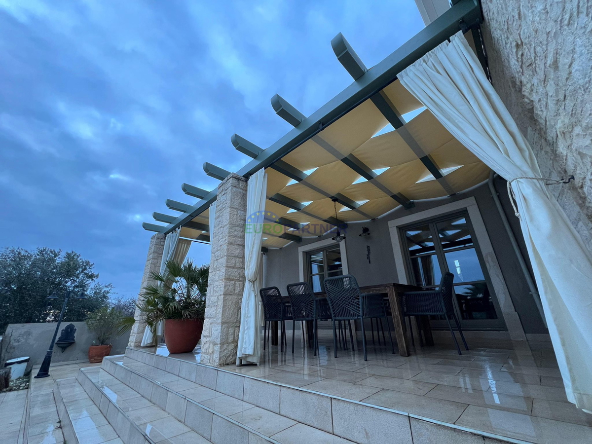 Čudovita mediteranska vila, 12 km od Poreča