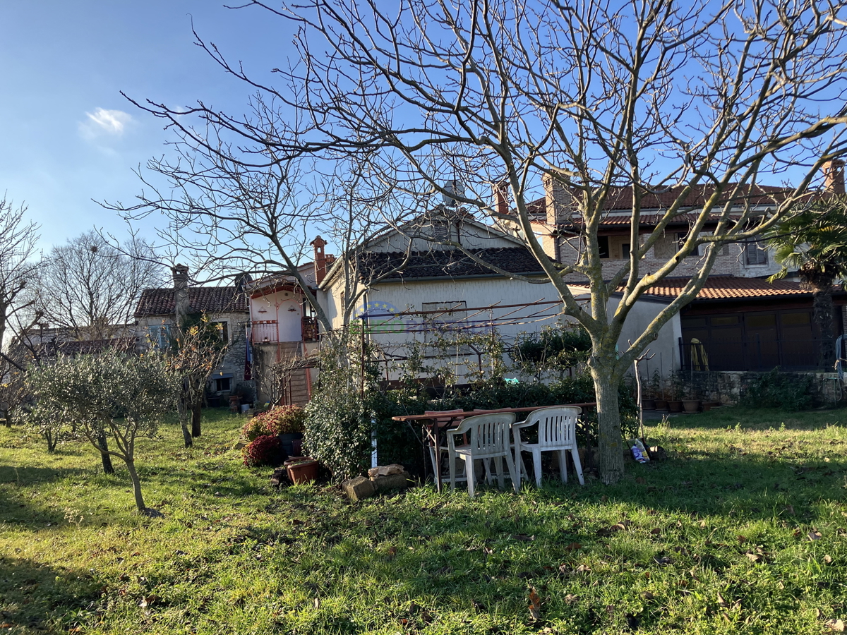 Več apartmajska hiša na odlični lokaciji blizu morja