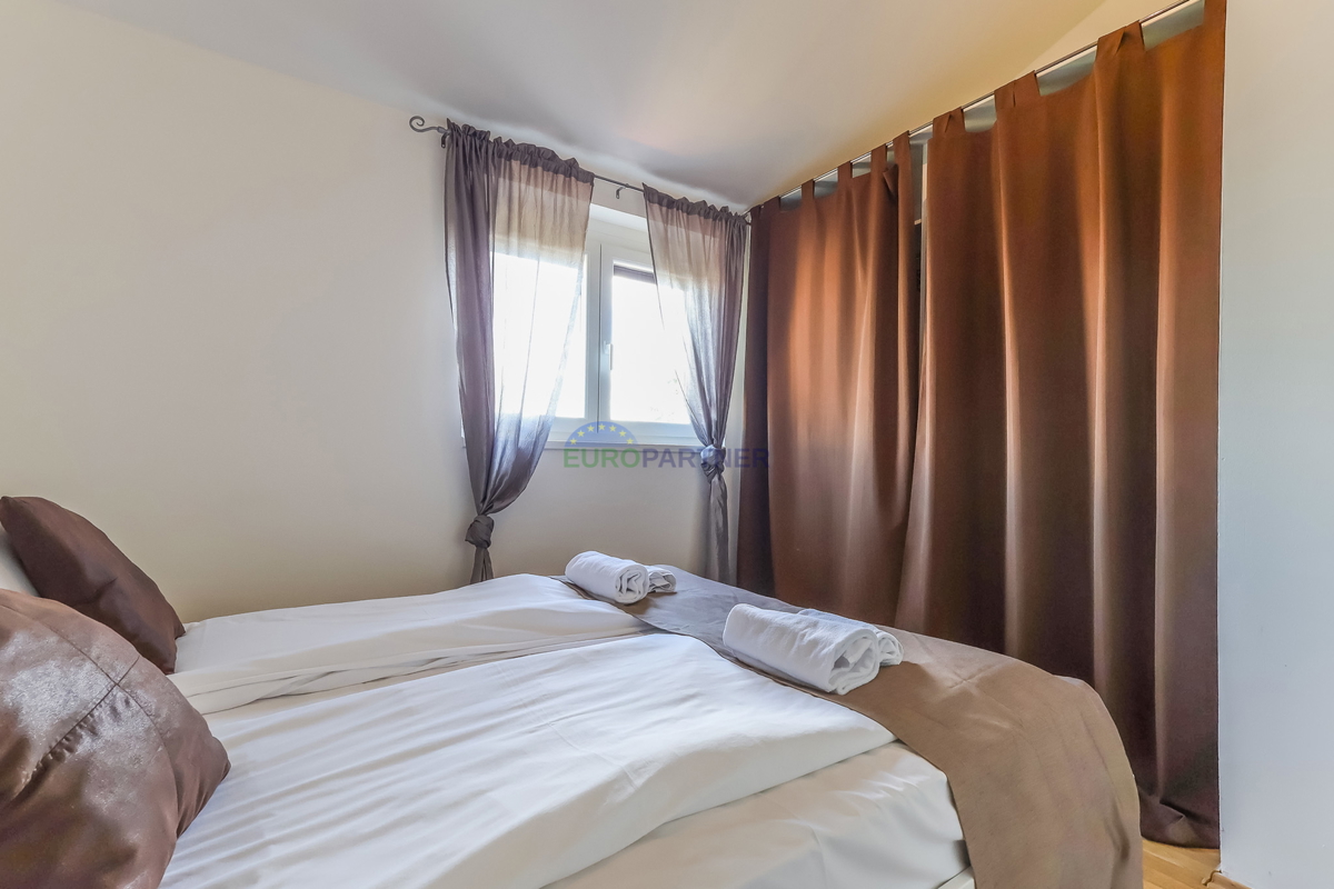 Stanovanje s pogledom na morje, 300m od morja, Poreč, Istra