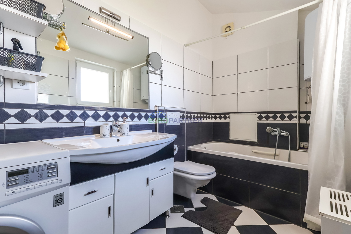 Stanovanje s pogledom na morje, 300m od morja, Poreč, Istra