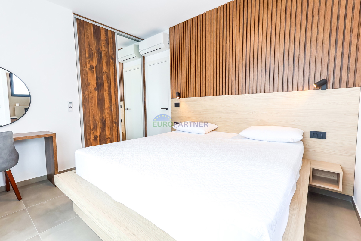 Moderna vila z bazenom, 7 km od centra Poreča