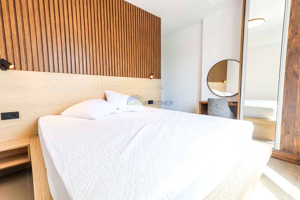 Moderna vila z bazenom, 7 km od centra Poreča