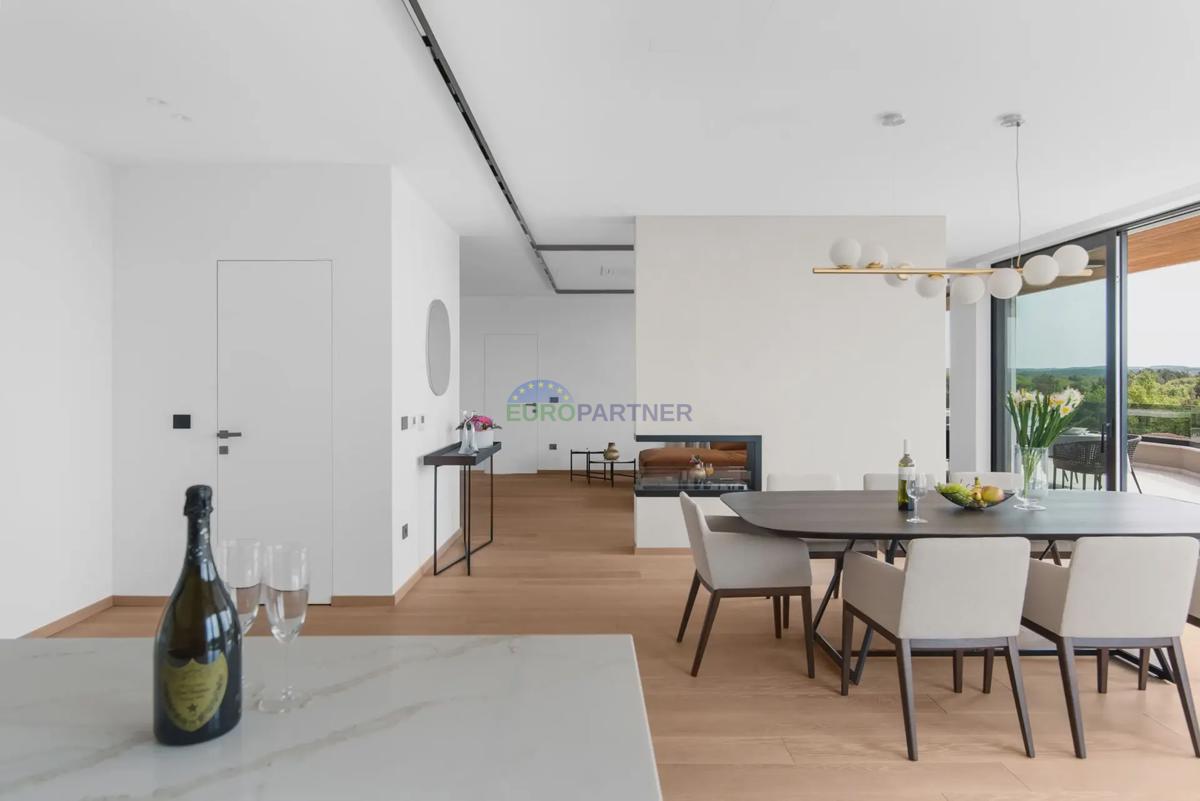 Penthouse z razgledom na morje, 800 m od morja, okolica Poreča
