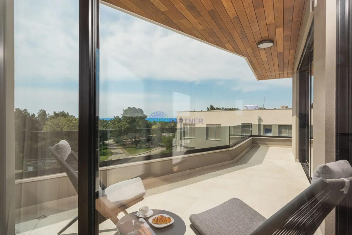 Penthouse z razgledom na morje, 800 m od morja, okolica Poreča