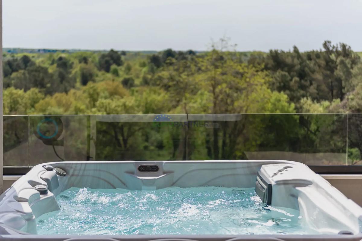 Penthouse z razgledom na morje, 800 m od morja, okolica Poreča