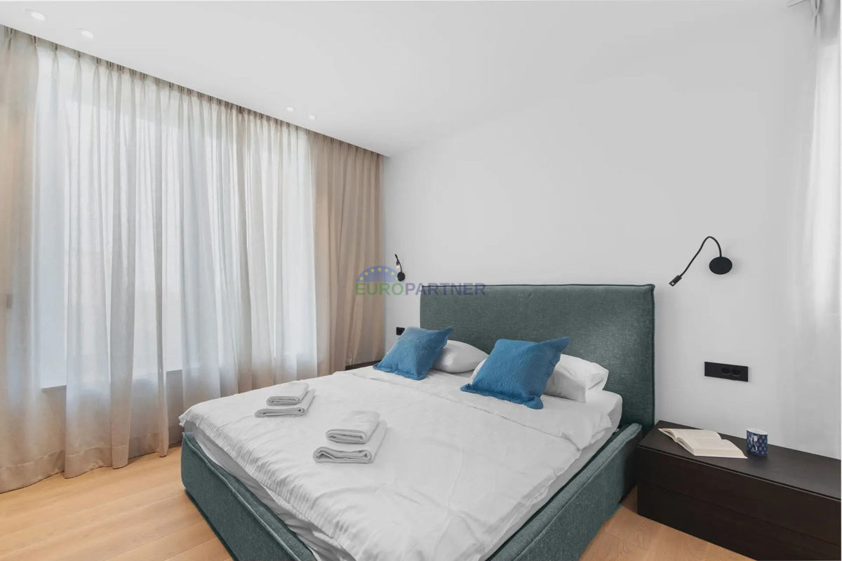 Penthouse z razgledom na morje, 800 m od morja, okolica Poreča