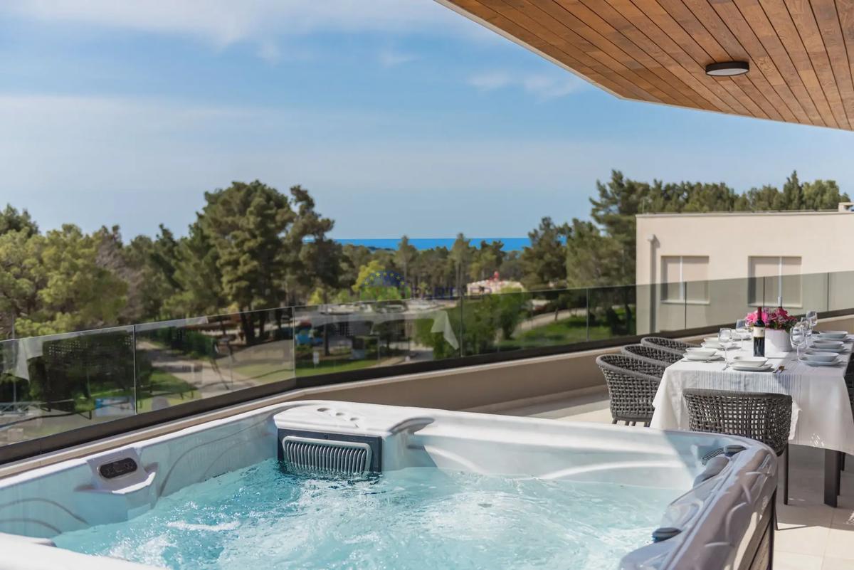 Penthouse z razgledom na morje, 800 m od morja, okolica Poreča