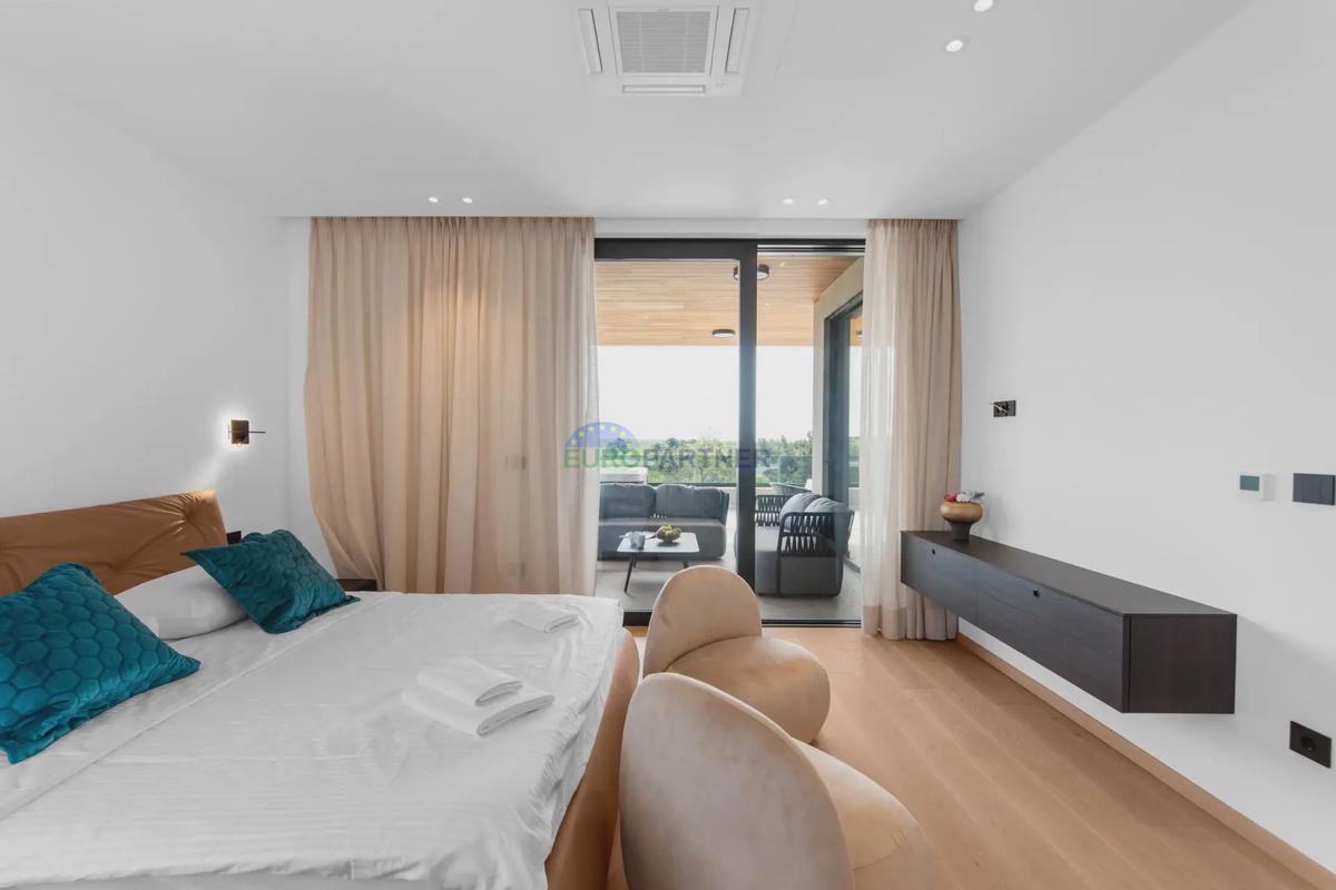 Penthouse z razgledom na morje, 800 m od morja, okolica Poreča