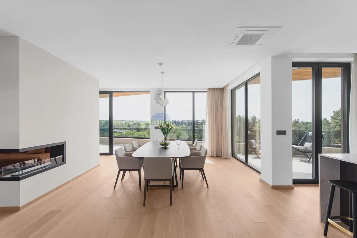 Penthouse z razgledom na morje, 800 m od morja, okolica Poreča