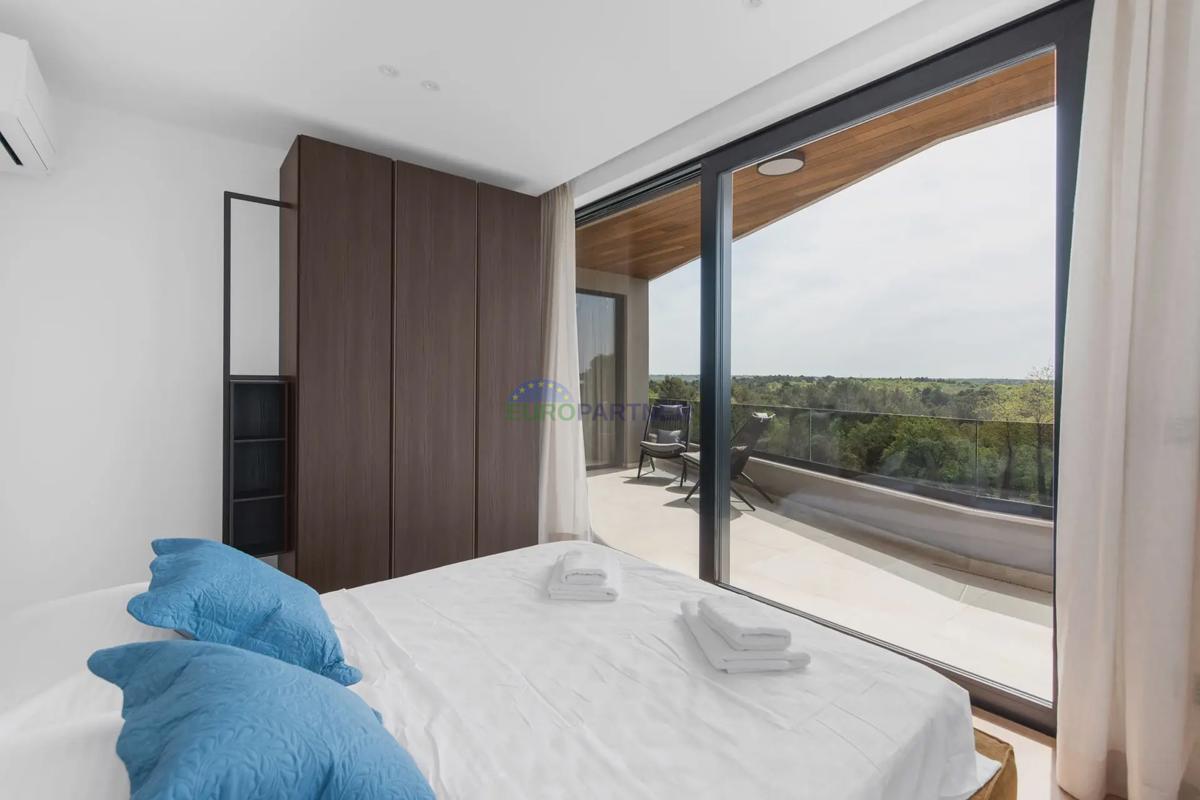 Penthouse z razgledom na morje, 800 m od morja, okolica Poreča