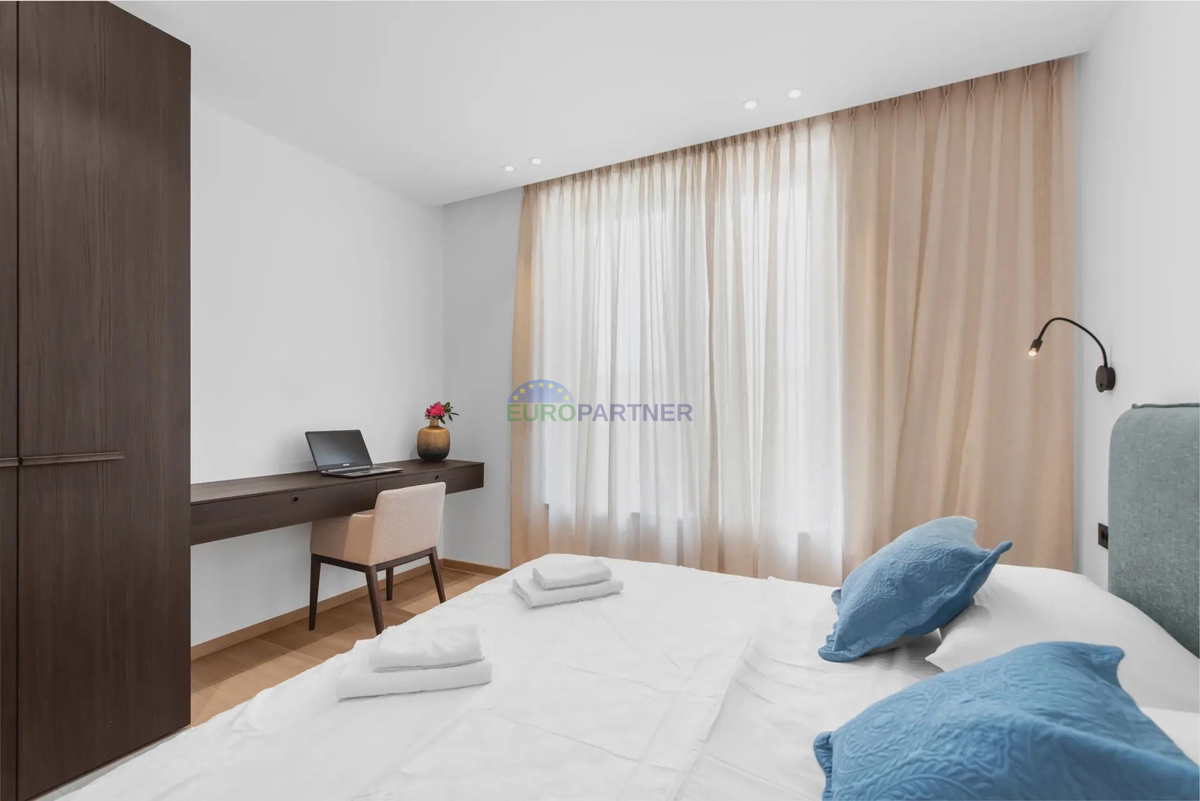 Penthouse z razgledom na morje, 800 m od morja, okolica Poreča