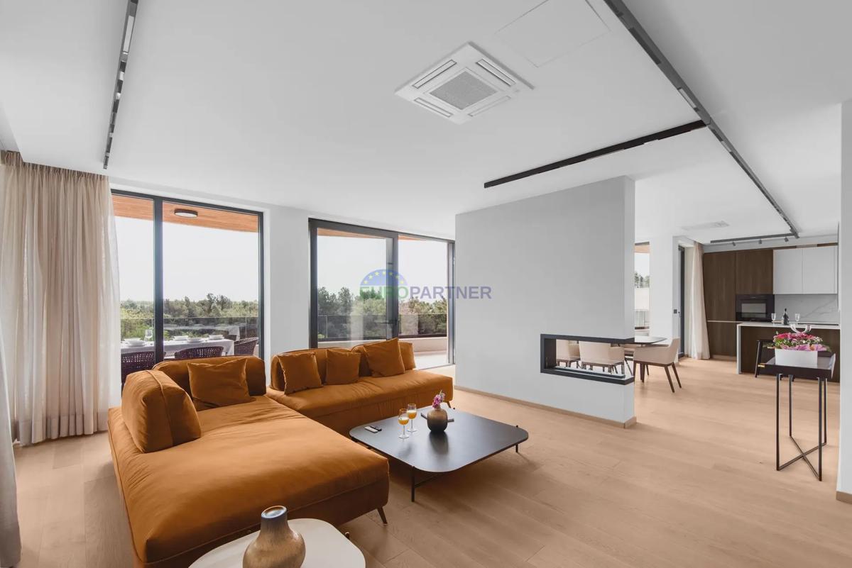 Penthouse z razgledom na morje, 800 m od morja, okolica Poreča