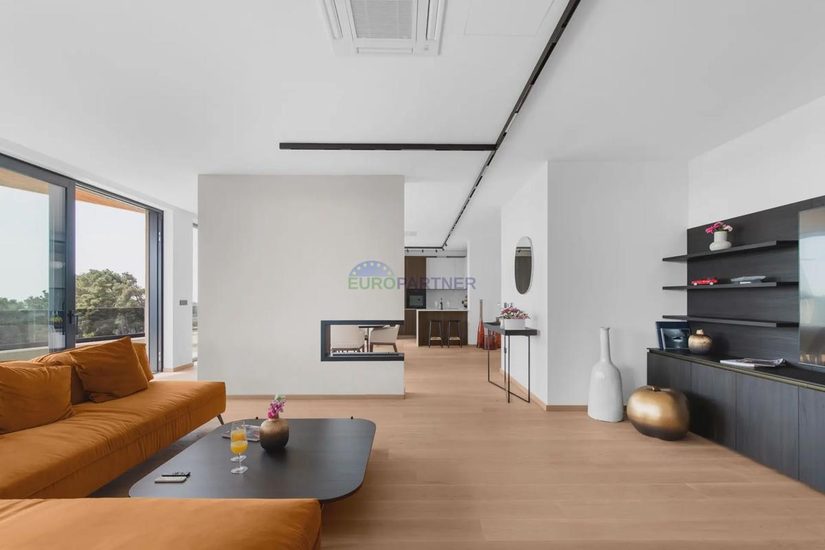 Penthouse z razgledom na morje, 800 m od morja, okolica Poreča