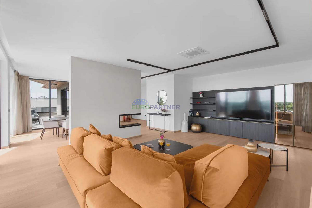 Penthouse z razgledom na morje, 800 m od morja, okolica Poreča