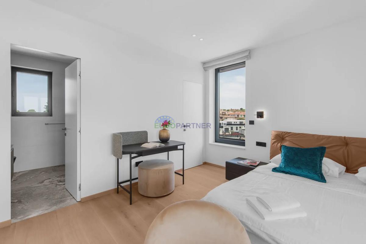 Penthouse z razgledom na morje, 800 m od morja, okolica Poreča