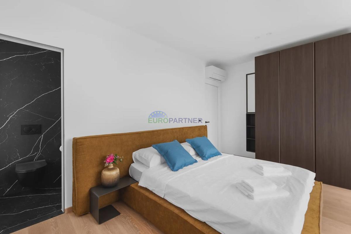 Penthouse z razgledom na morje, 800 m od morja, okolica Poreča