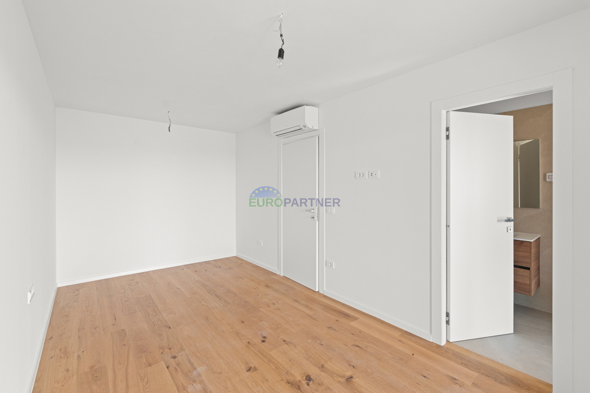 Istra, Novigrad, luksuzno stanovanje v pritličju stavbe