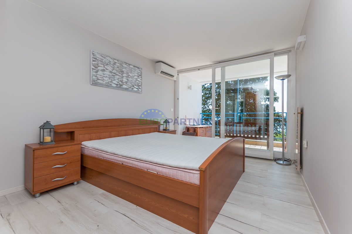 Trisobni apartma s pogledom na morje in 50m od plaže, Opatija okolica