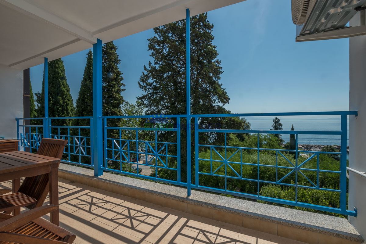 Trisobni apartma s pogledom na morje in 50m od plaže, Opatija okolica