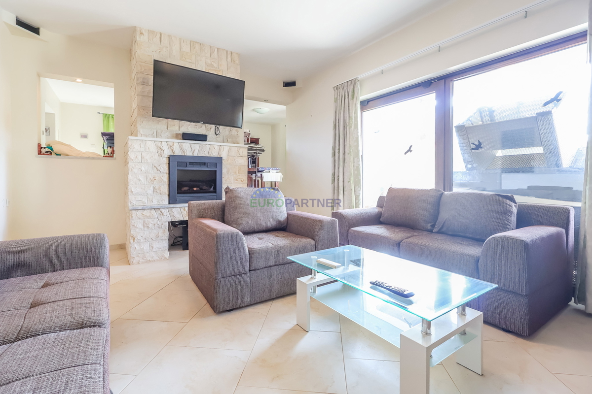 EKSKLUZIVA- apartmajska hiša 5 km od Poreča, Istra