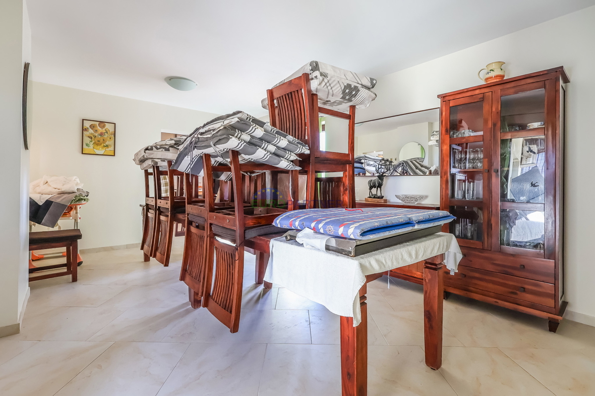 EKSKLUZIVA- apartmajska hiša 5 km od Poreča, Istra