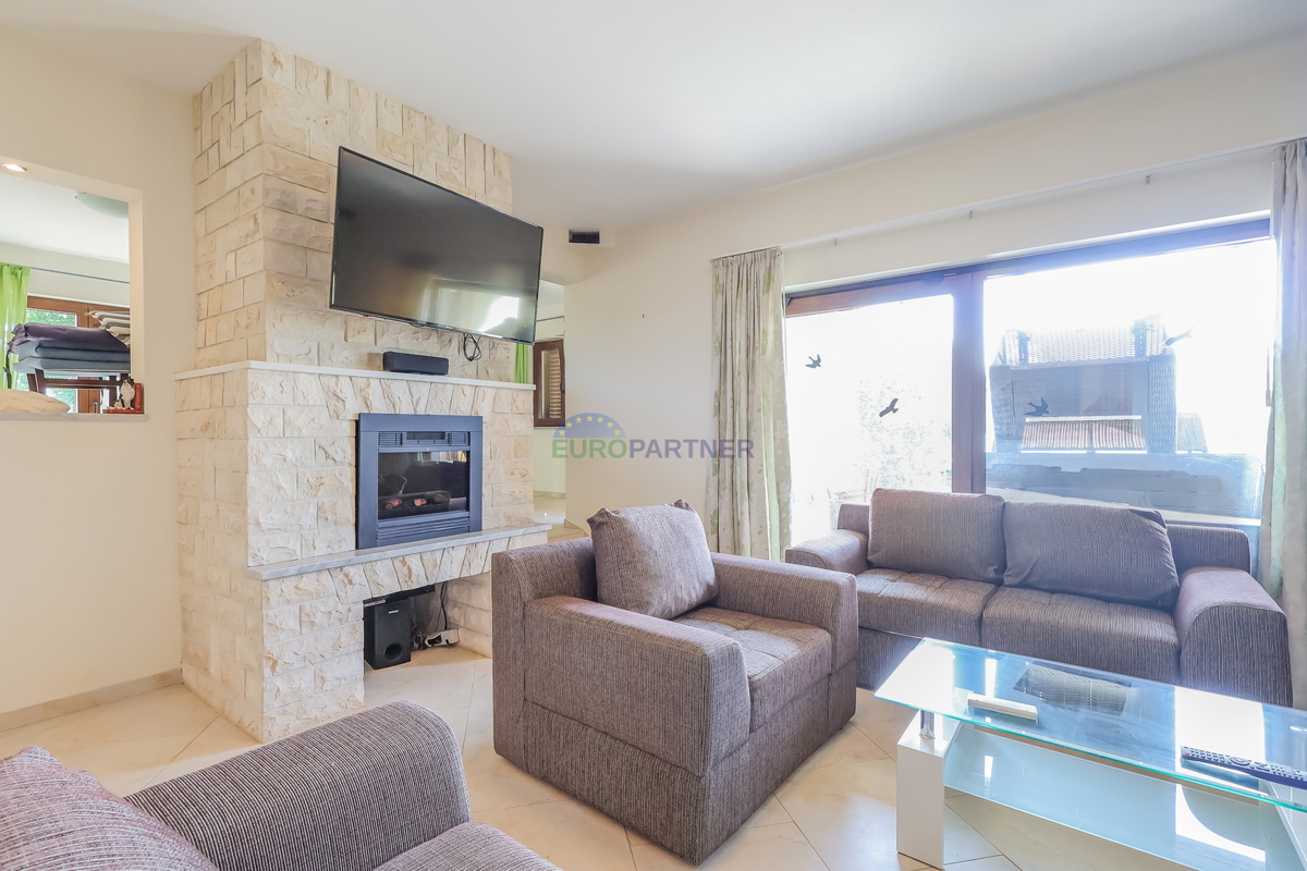 EKSKLUZIVA- apartmajska hiša 5 km od Poreča, Istra