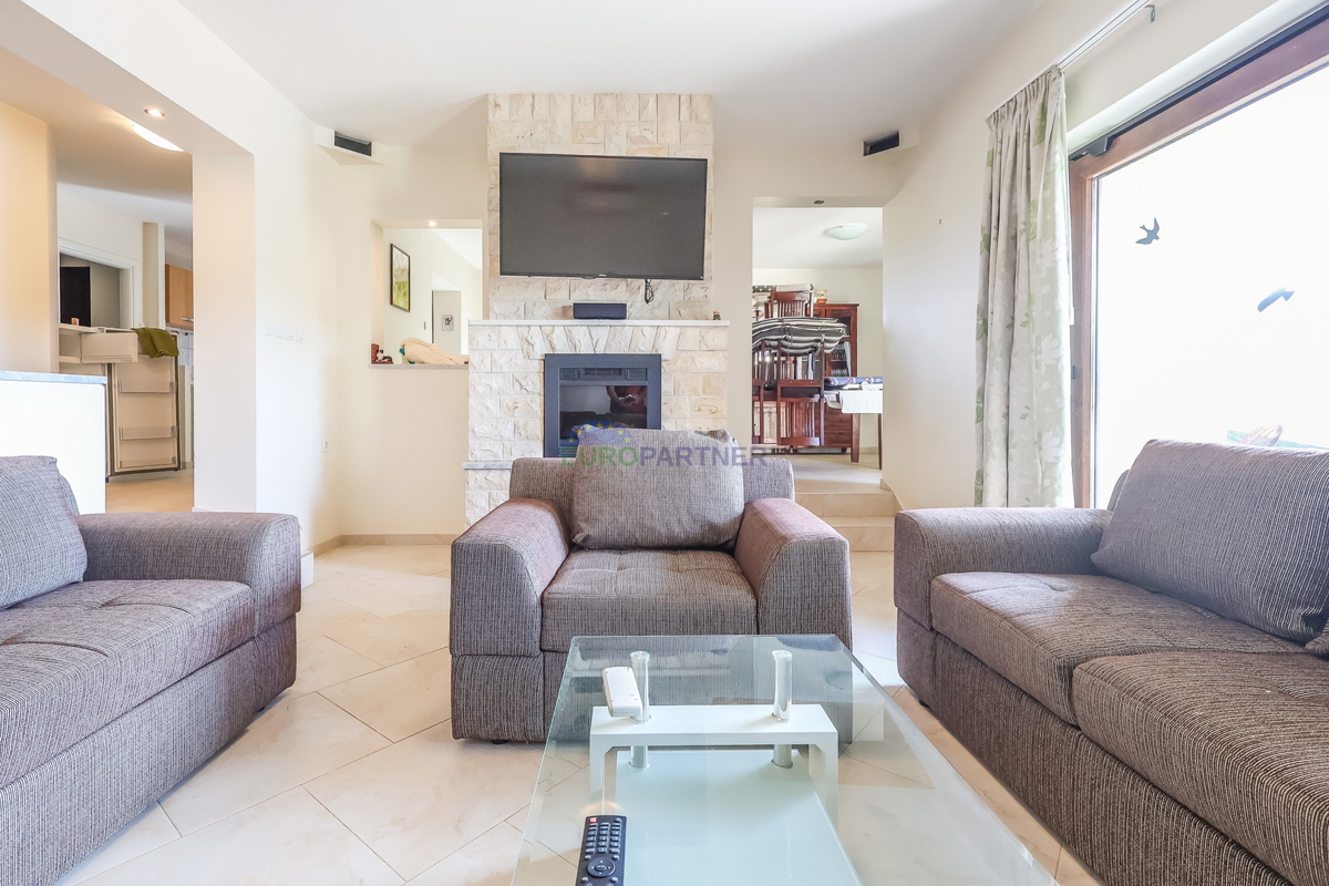 EKSKLUZIVA- apartmajska hiša 5 km od Poreča, Istra