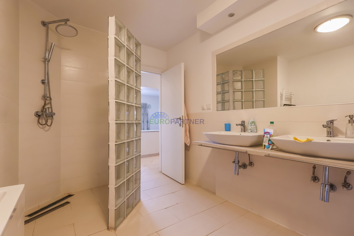 EKSKLUZIVA- apartmajska hiša 5 km od Poreča, Istra