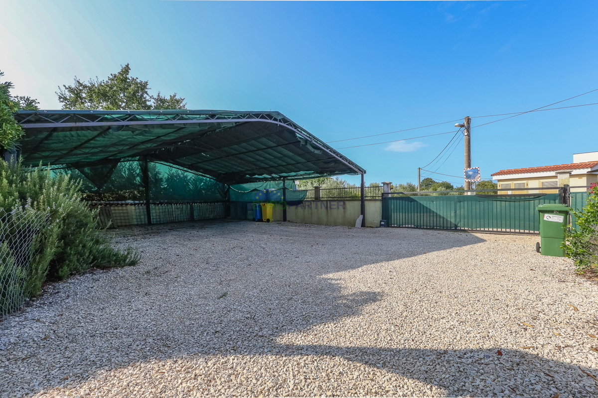 EKSKLUZIVA- apartmajska hiša 5 km od Poreča, Istra