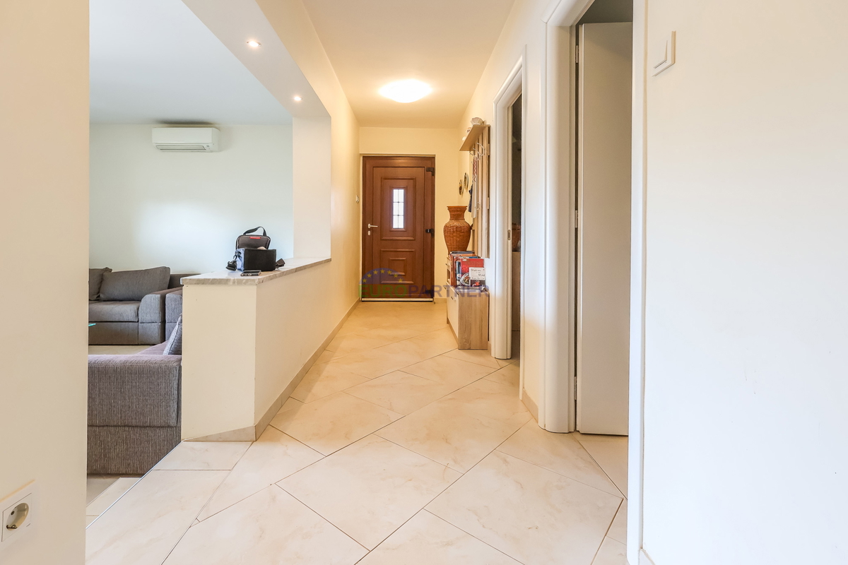 EKSKLUZIVA- apartmajska hiša 5 km od Poreča, Istra