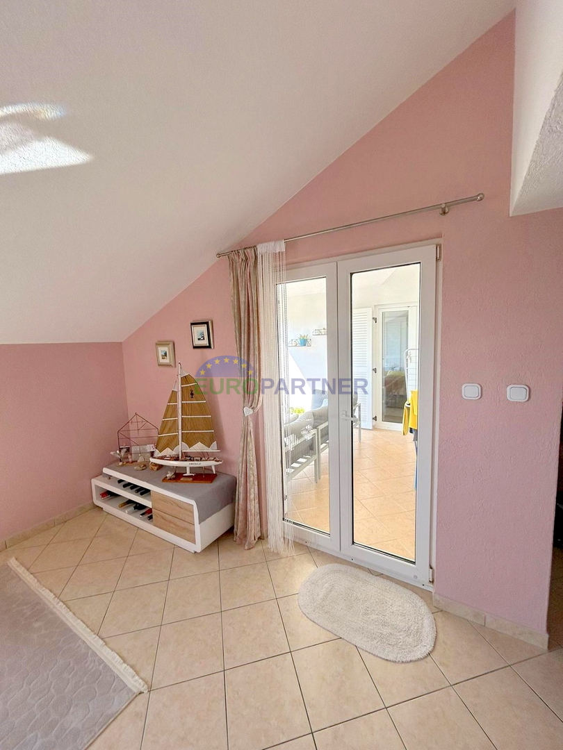 VABRIGA-TRISOBNO STANOVANJE PRODAMO Z ODPRTIM POGLEDOM NA MORJE ID: 1-2696-1