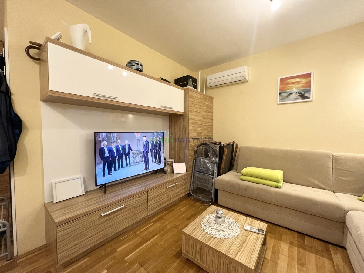 Istra, Novigrad, opremljeno stanovanje v bližini centra mesta