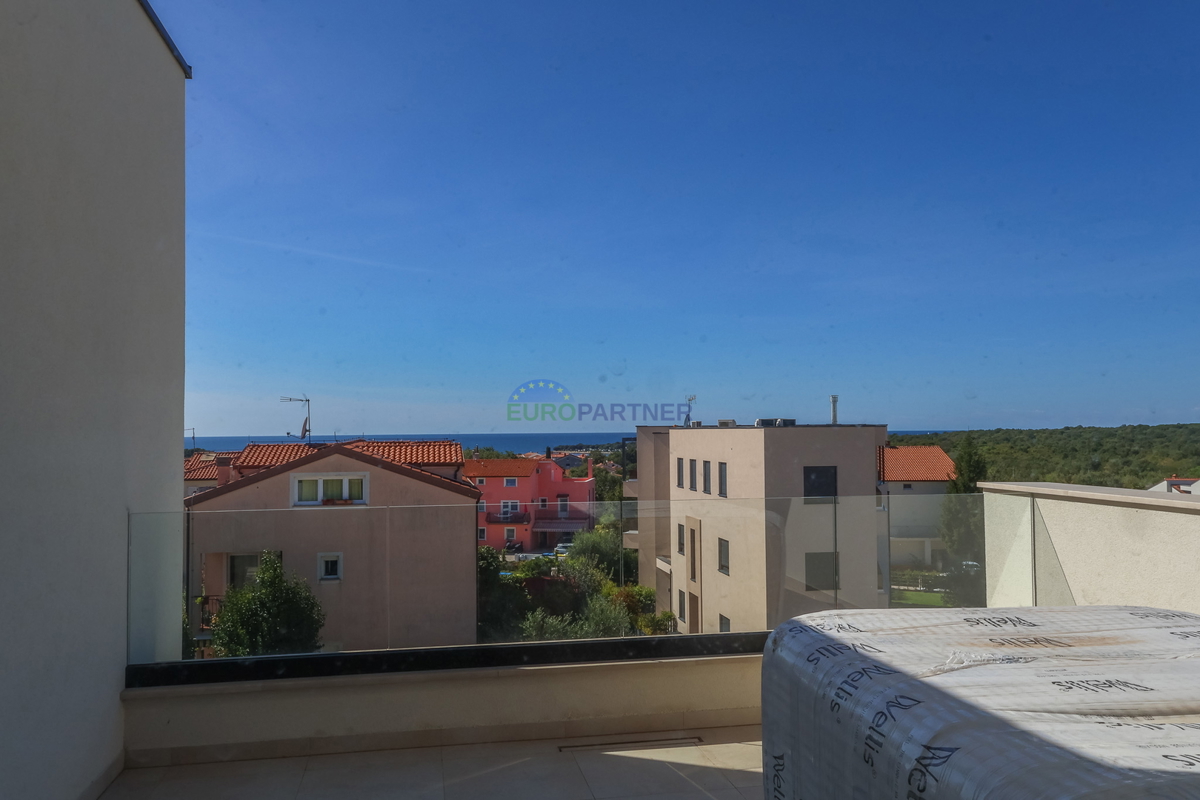 Moderna kuća u nizu u blizini mora i grada Poreča