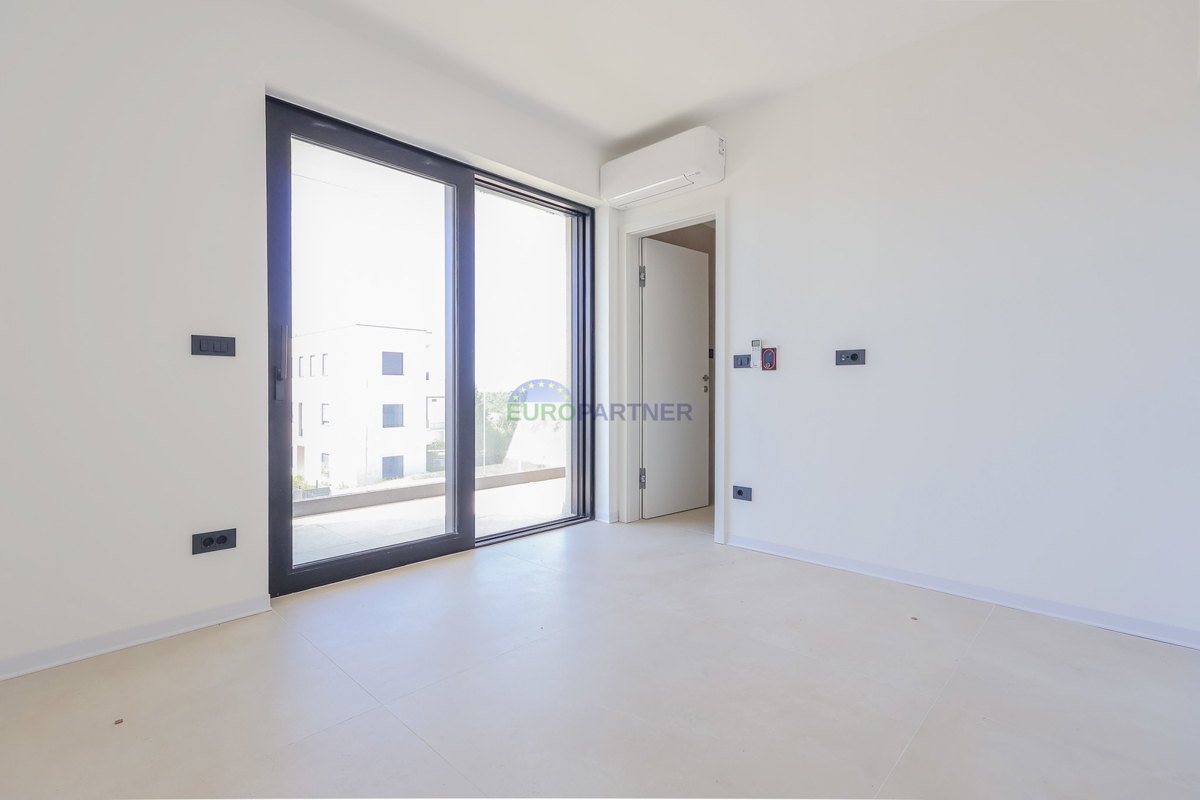 Moderna kuća u nizu u blizini mora i grada Poreča