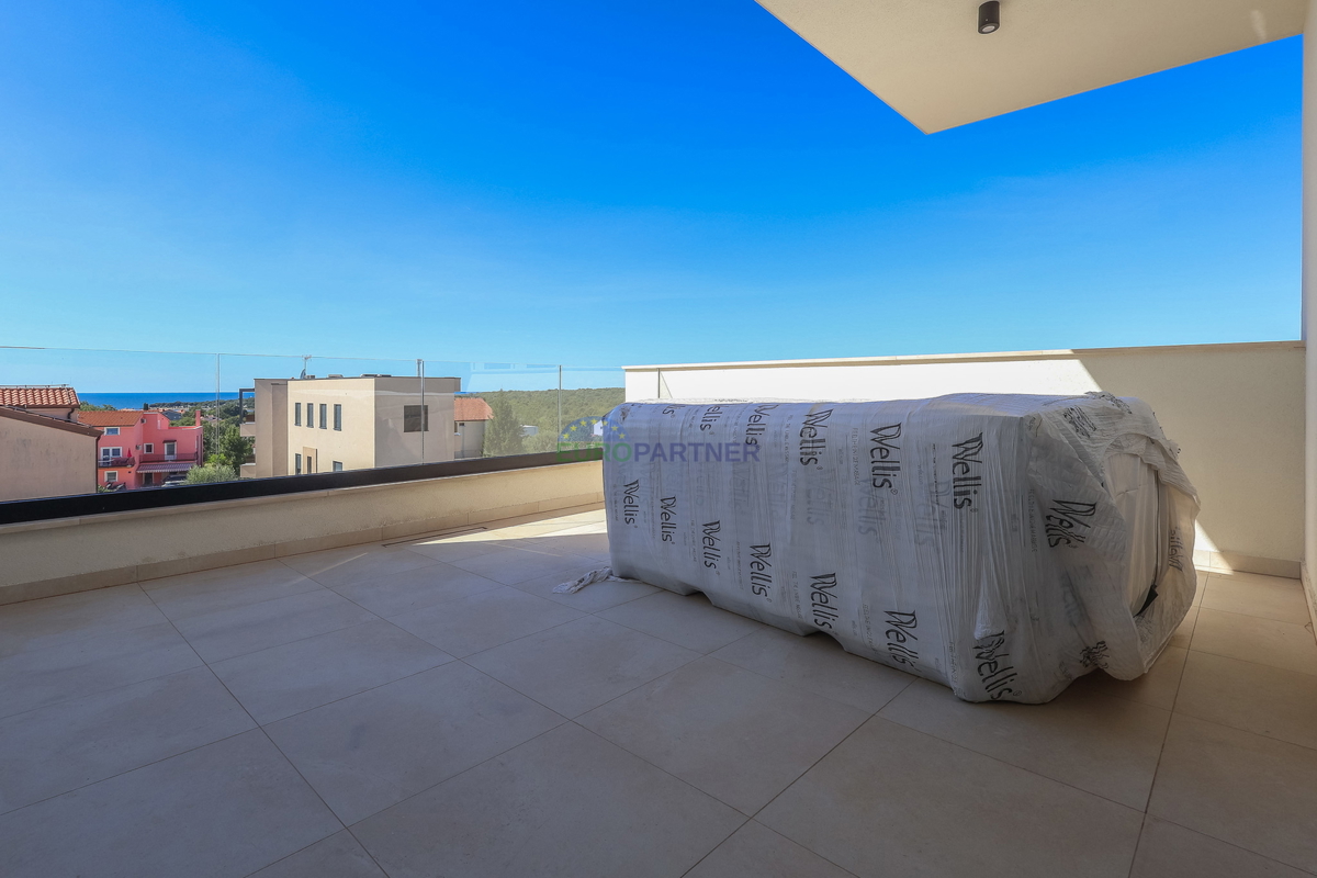 Moderna kuća u nizu u blizini mora i grada Poreča