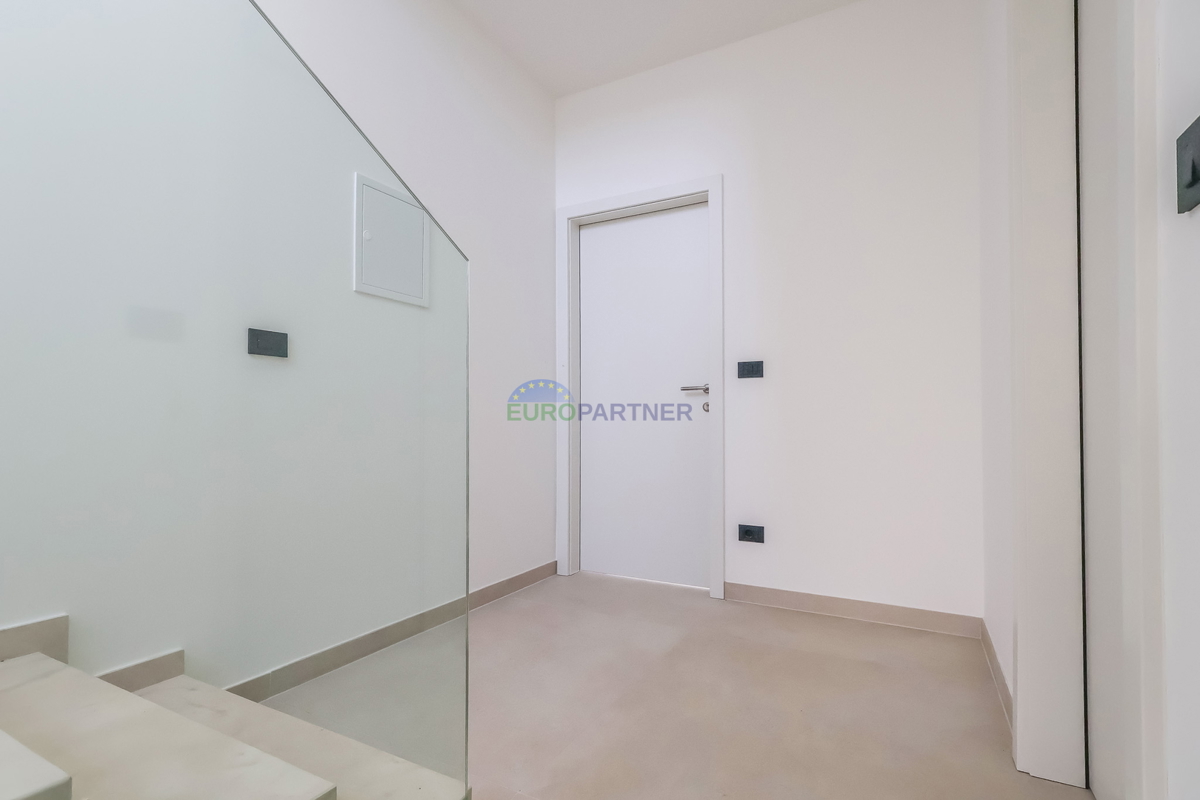 Moderna kuća u nizu u blizini mora i grada Poreča