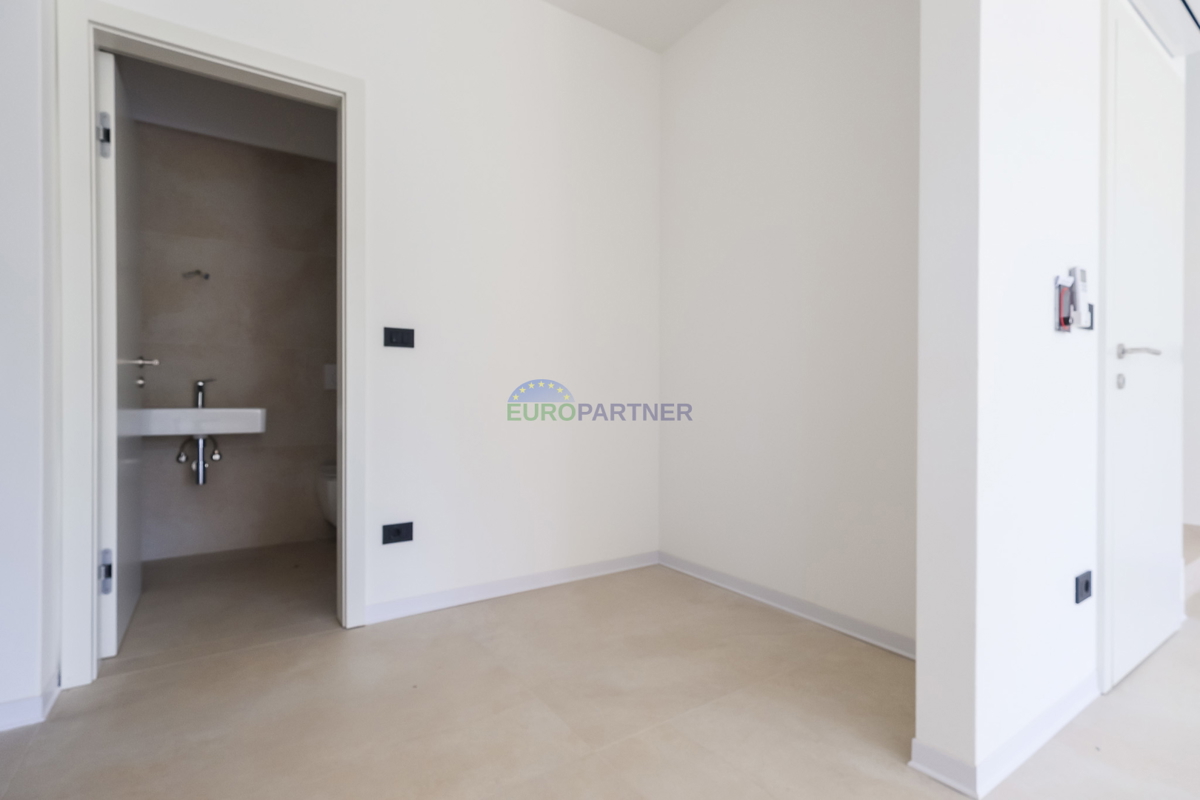 Moderna kuća u nizu u blizini mora i grada Poreča