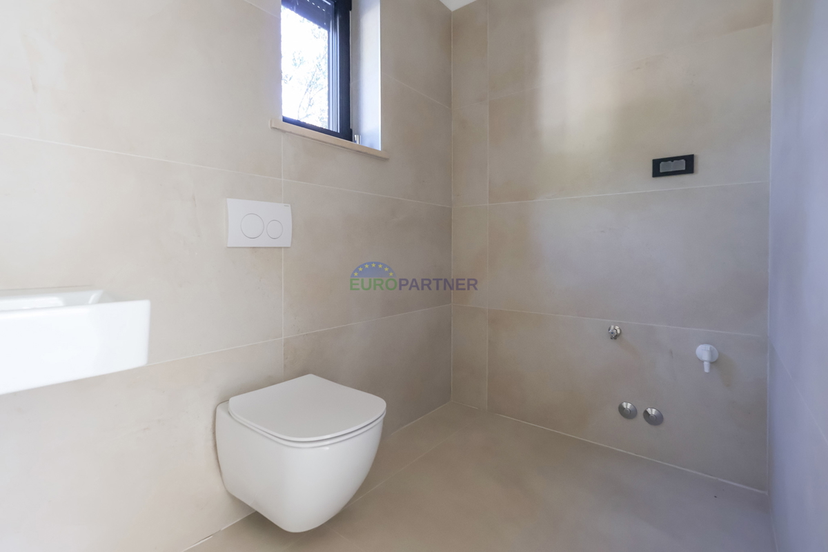 Moderna kuća u nizu u blizini mora i grada Poreča