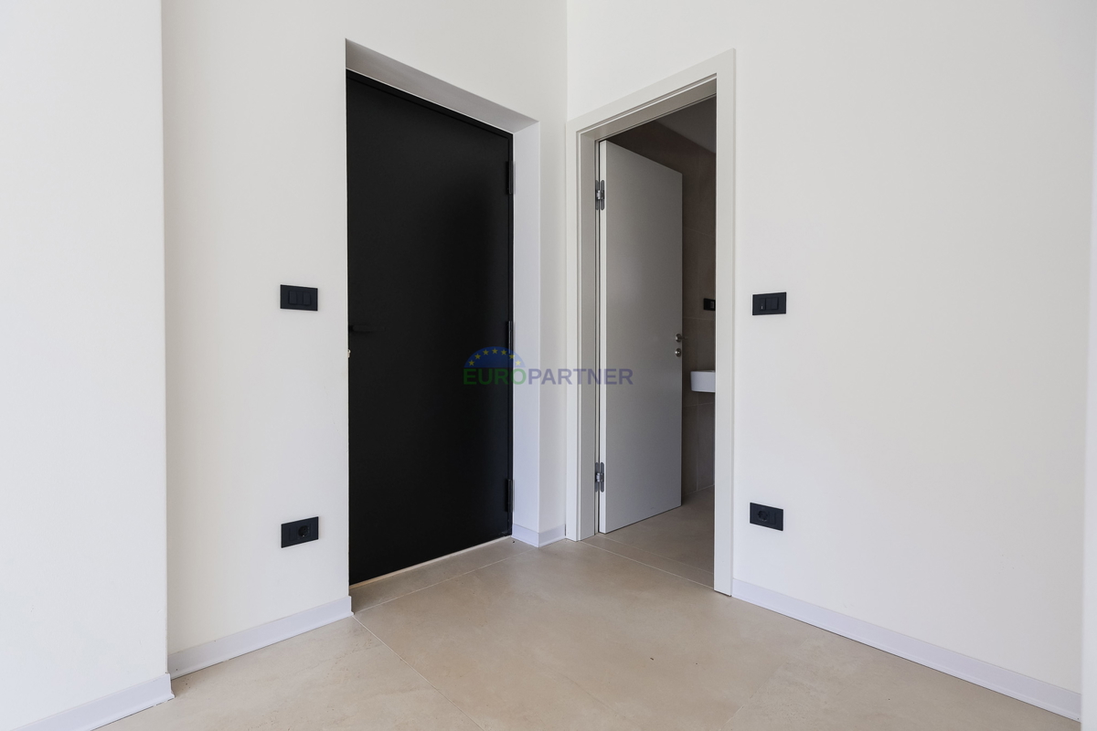 Moderna kuća u nizu u blizini mora i grada Poreča