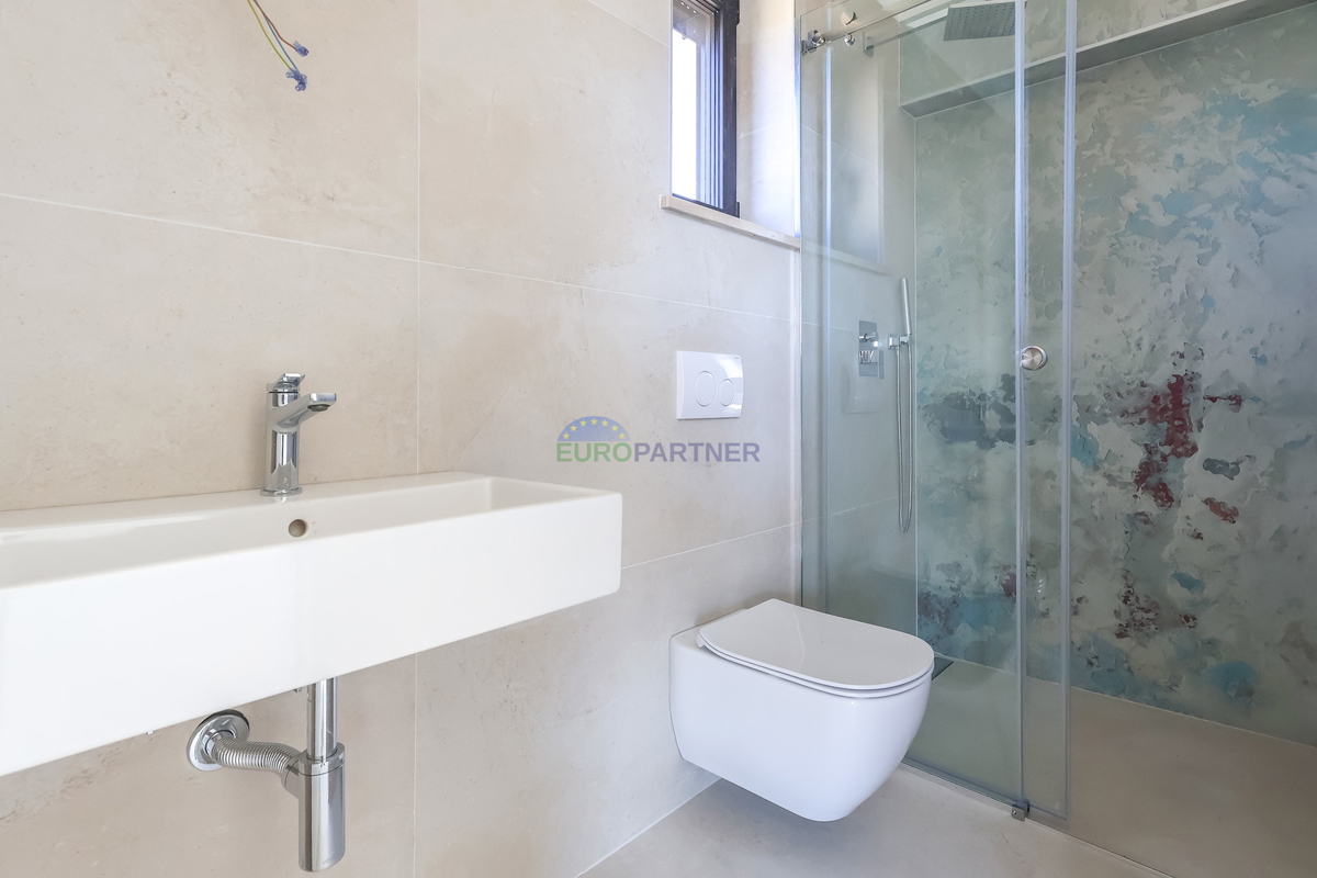 Moderna kuća u nizu u blizini mora i grada Poreča