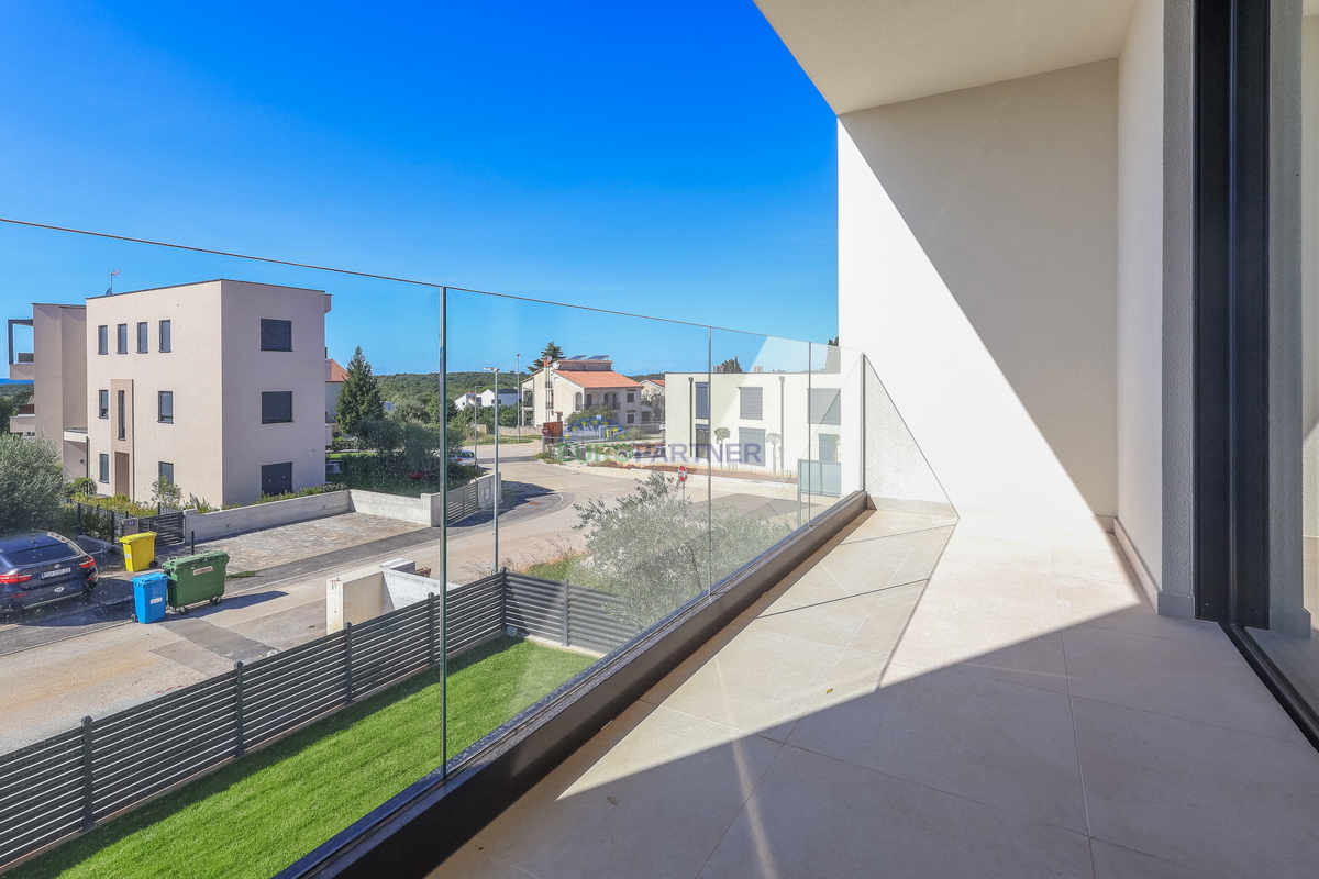 Moderna kuća u nizu u blizini mora i grada Poreča