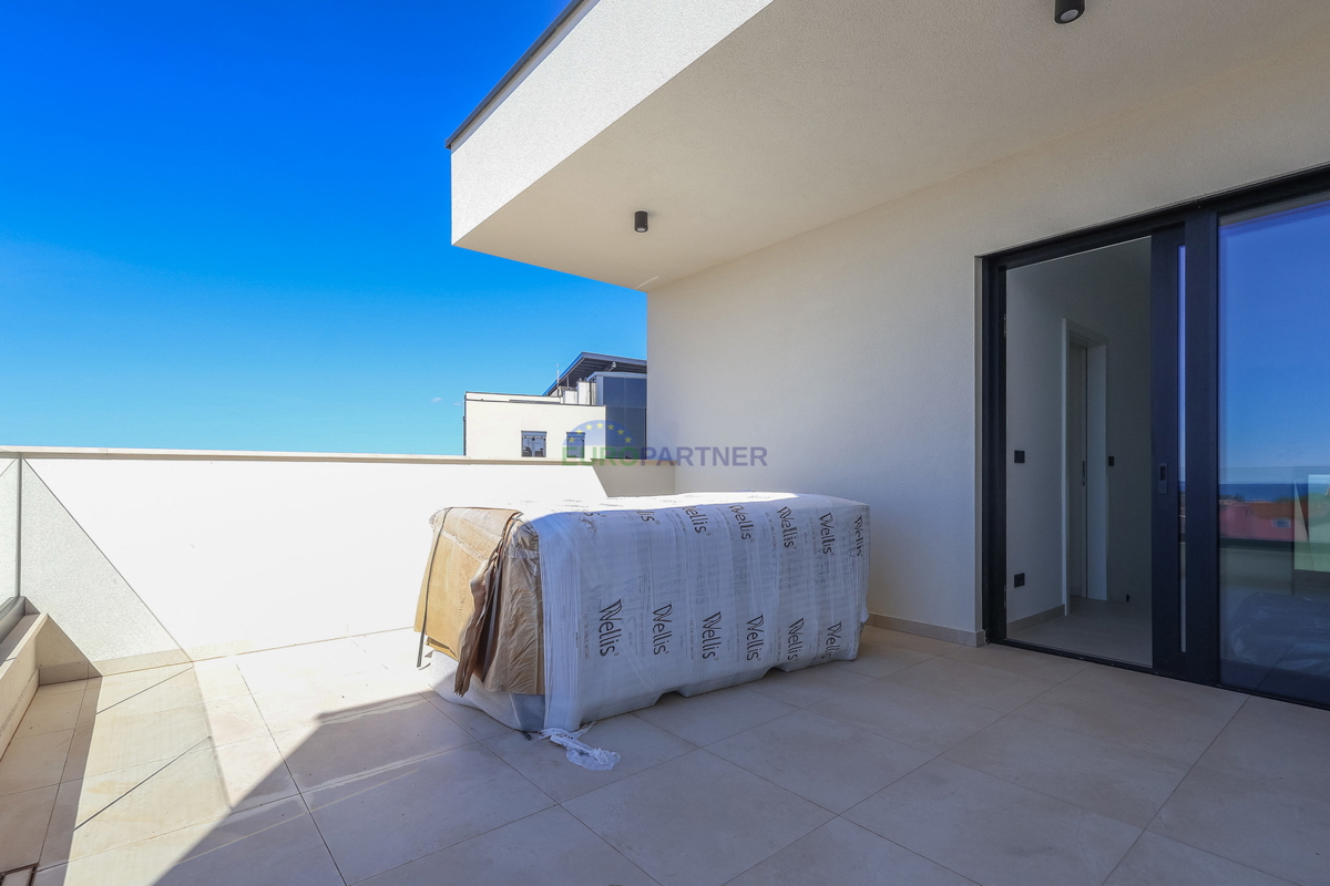 Moderna kuća u nizu u blizini mora i grada Poreča