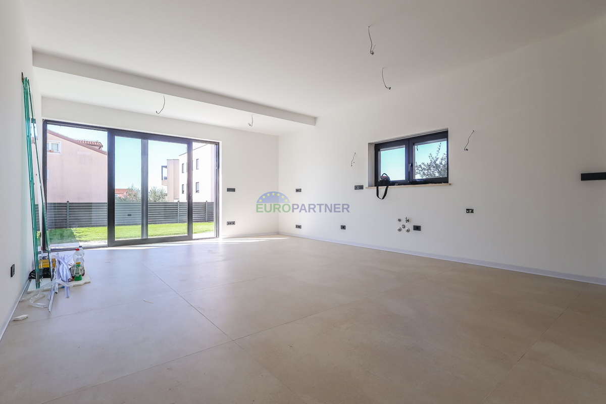 Moderna kuća u nizu u blizini mora i grada Poreča